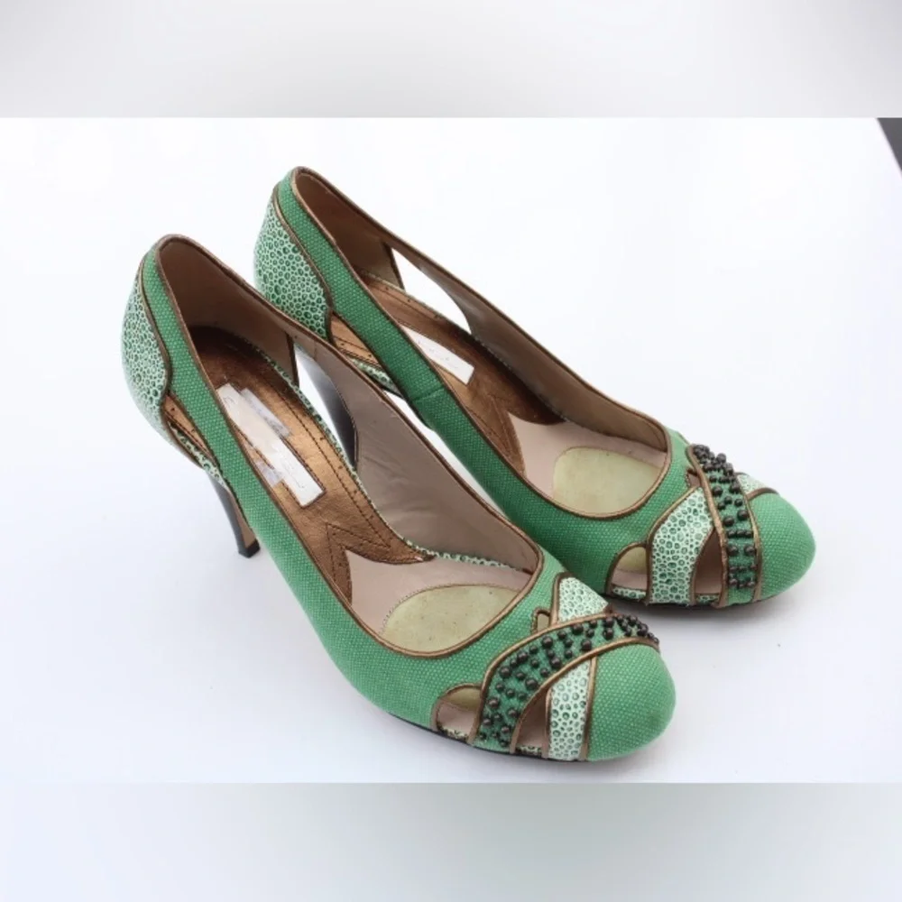 C. Label green with envy pumps